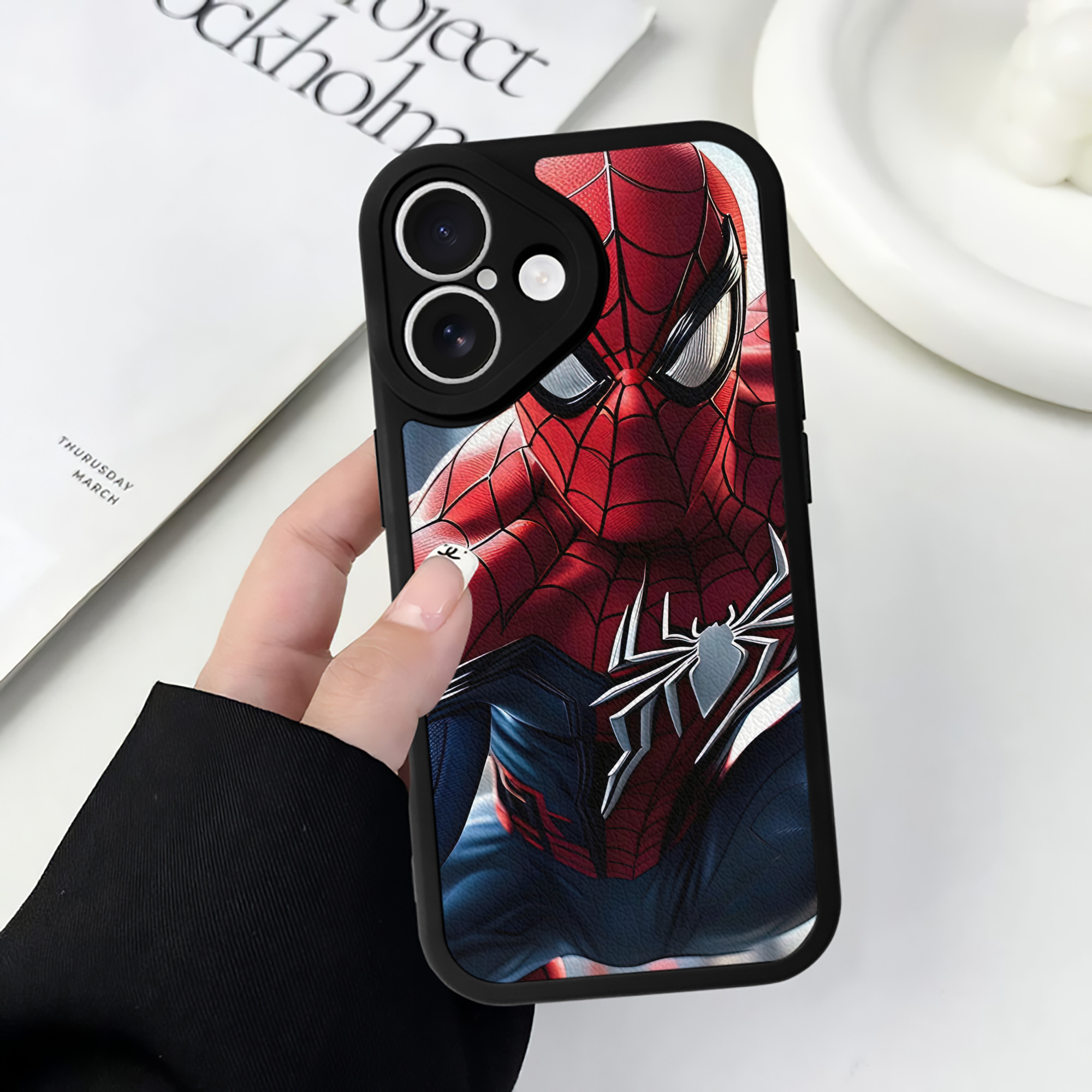 （画像用） Spider Man スパイダーマン 【iPhone 16シリーズ対応】シリコンスマホケース（レザー調） 材質：シリコン